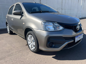 TOYOTA Toyota Etios Hatch X 1.3 16v Manual